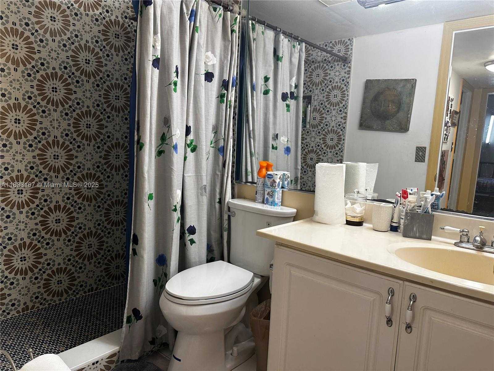 Small Image of 311 WEST PARK DR #101-13, Miami Number 11