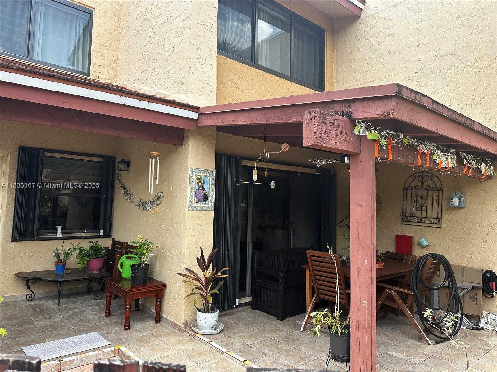 Small Image of 311 WEST PARK DR #101-13, Miami Number 4