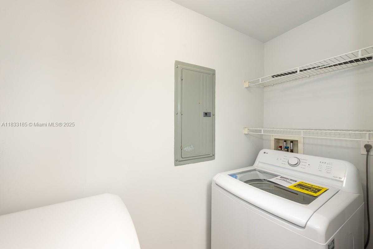 Small Image of 2000 NORTH BAYSHORE DR #203, Miami Number 12