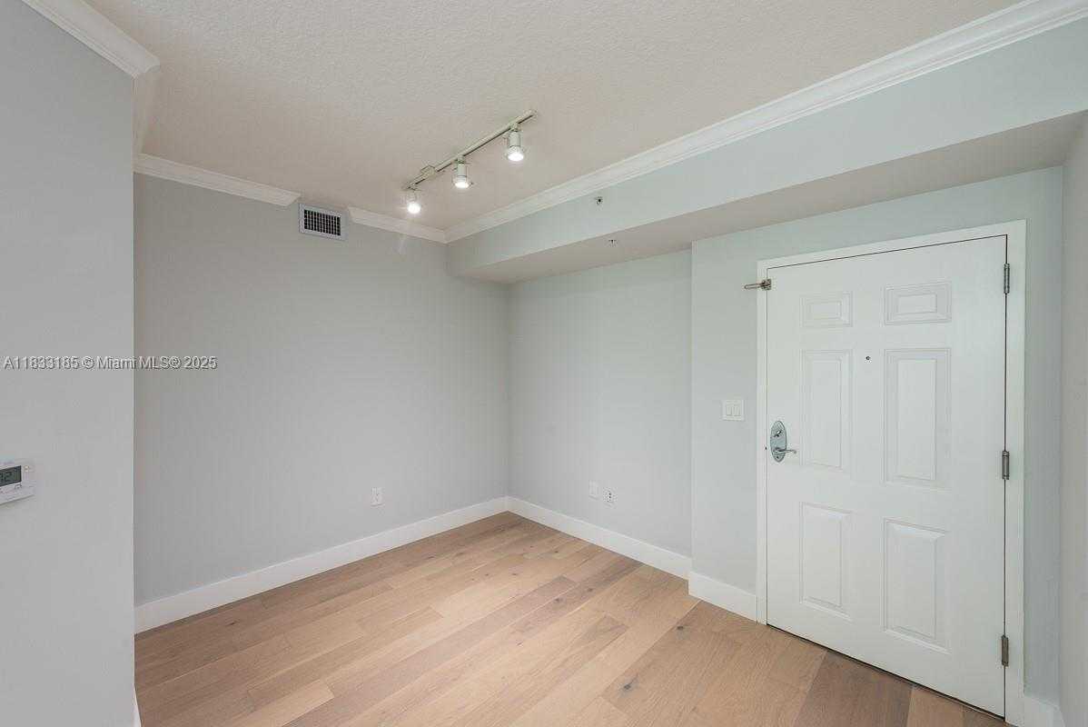 Small Image of 2000 NORTH BAYSHORE DR #203, Miami Number 13