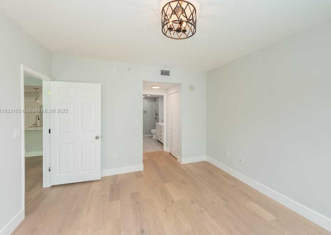 Small Image of 2000 NORTH BAYSHORE DR #203, Miami Number 15
