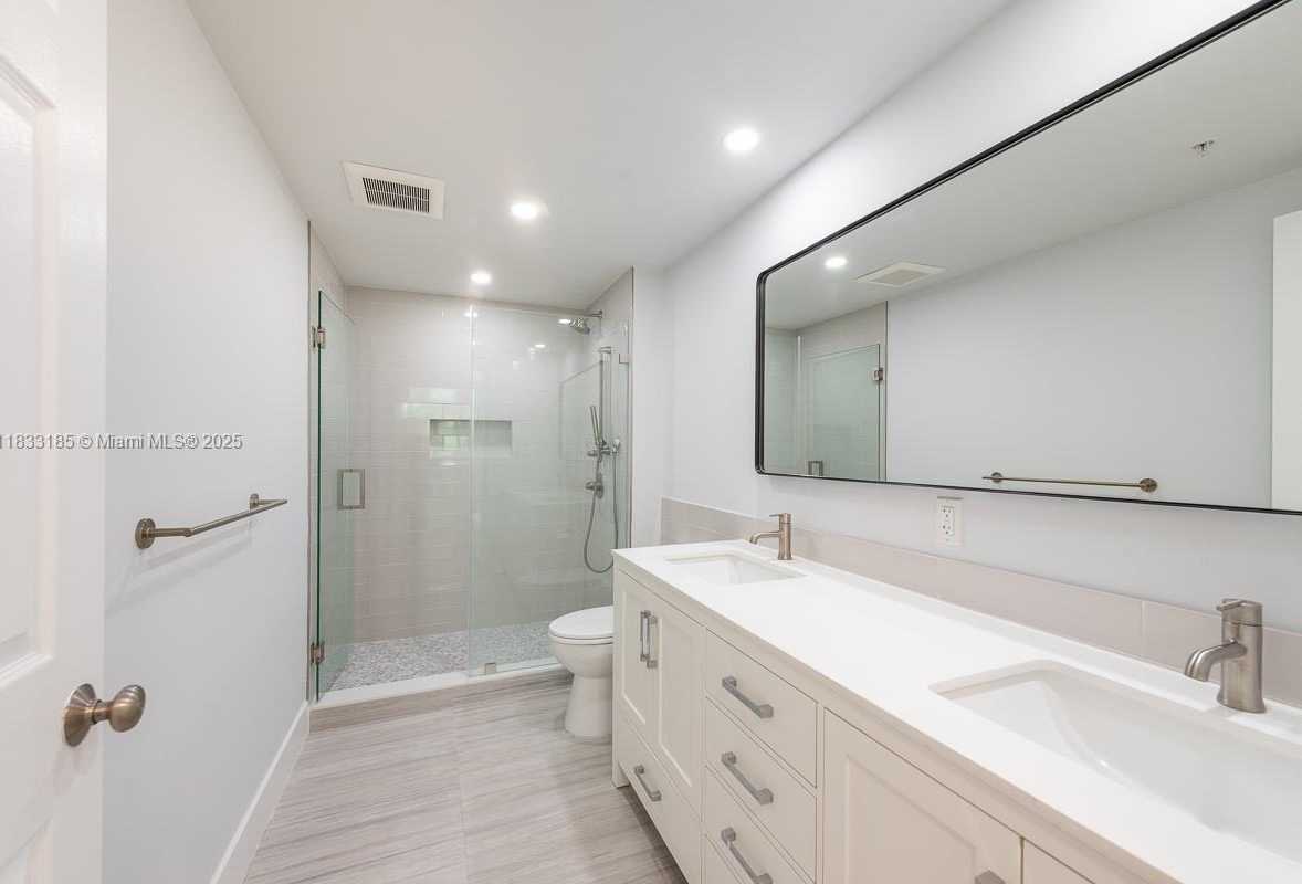 Small Image of 2000 NORTH BAYSHORE DR #203, Miami Number 17