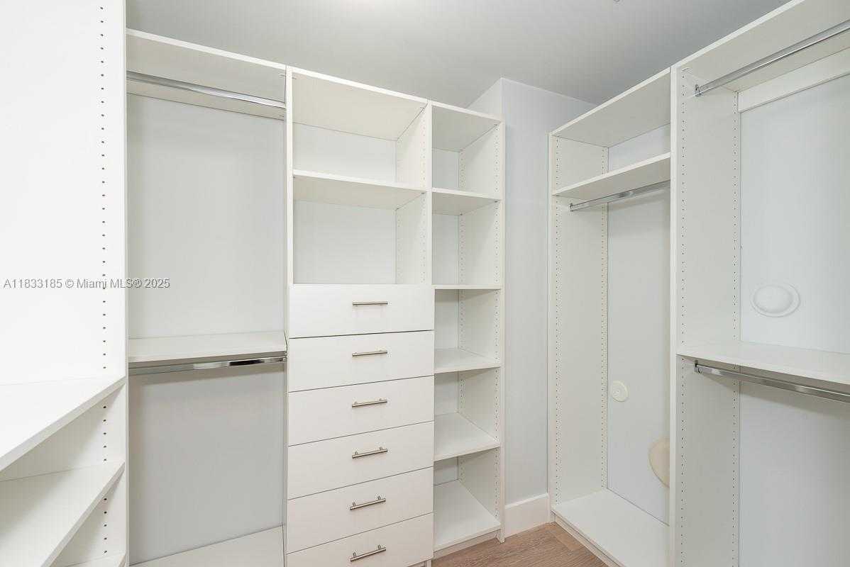 Small Image of 2000 NORTH BAYSHORE DR #203, Miami Number 18