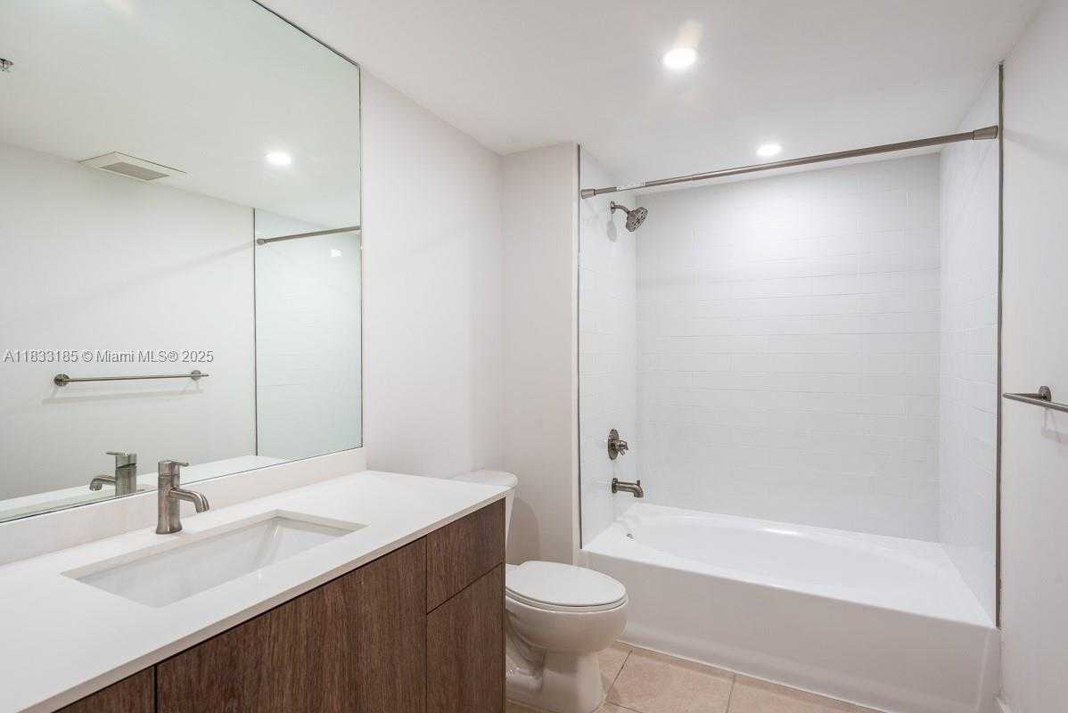 Small Image of 2000 NORTH BAYSHORE DR #203, Miami Number 22