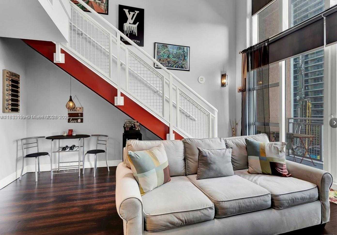 Small Image of 244 Biscayne Blvd, Miami, FL 33131, USA Number 10