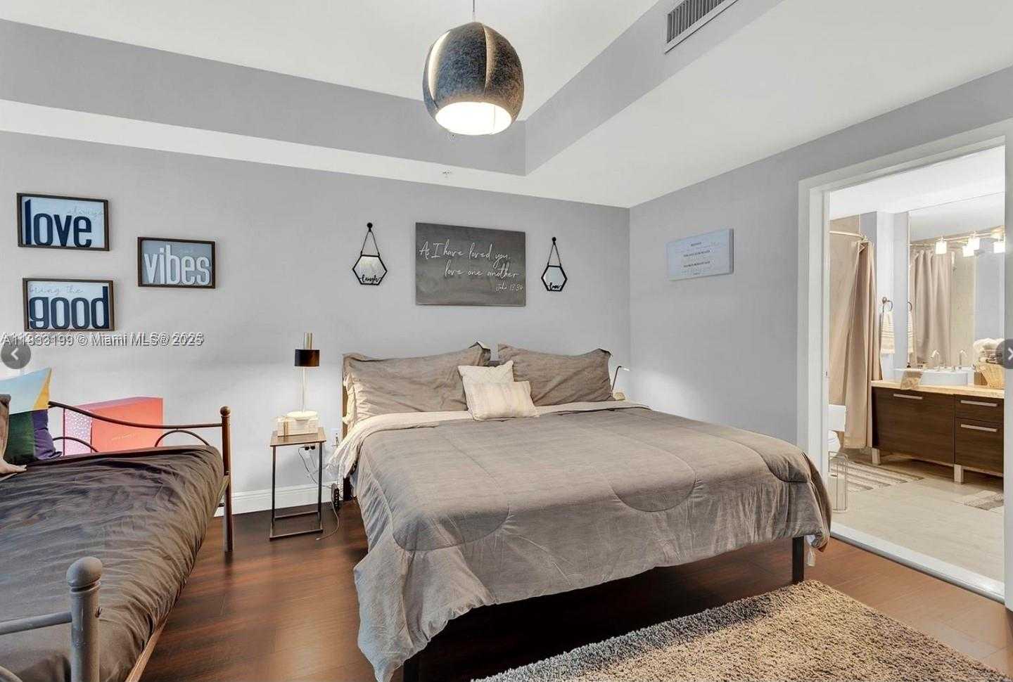 Small Image of 244 Biscayne Blvd, Miami, FL 33131, USA Number 16