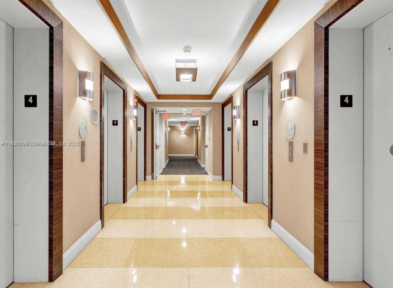Small Image of 244 Biscayne Blvd, Miami, FL 33131, USA Number 23