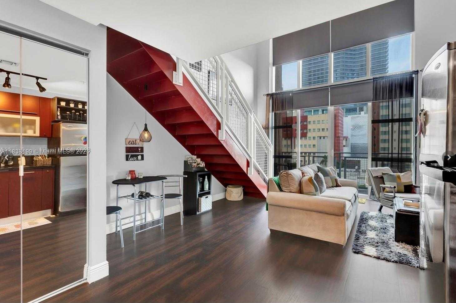 Small Image of 244 Biscayne Blvd, Miami, FL 33131, USA Number 6