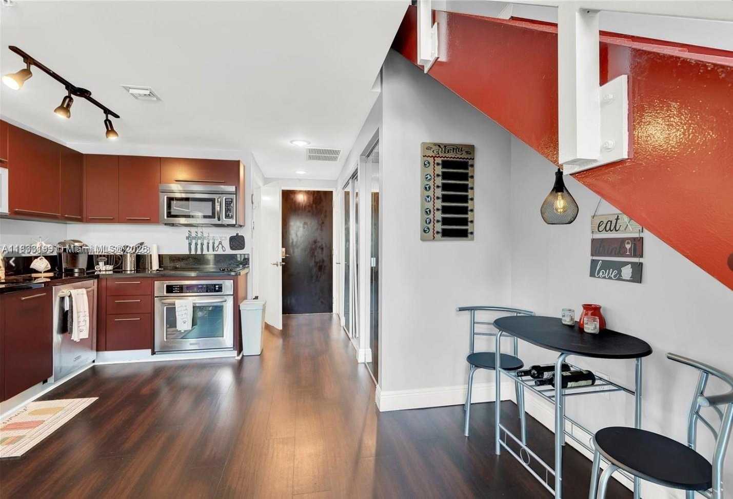 Small Image of 244 Biscayne Blvd, Miami, FL 33131, USA Number 7
