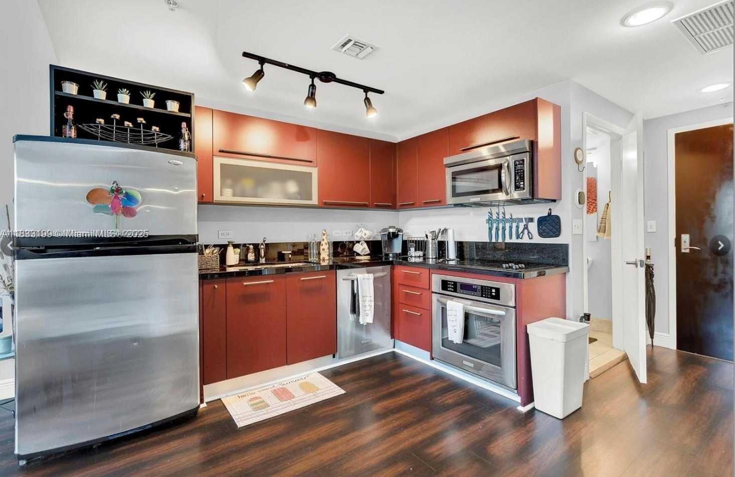 Small Image of 244 Biscayne Blvd, Miami, FL 33131, USA Number 9