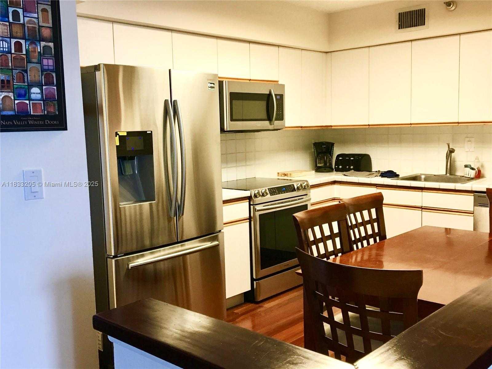 Small Image of 3530 MYSTIC POINTE DR #1208, Aventura Number 2