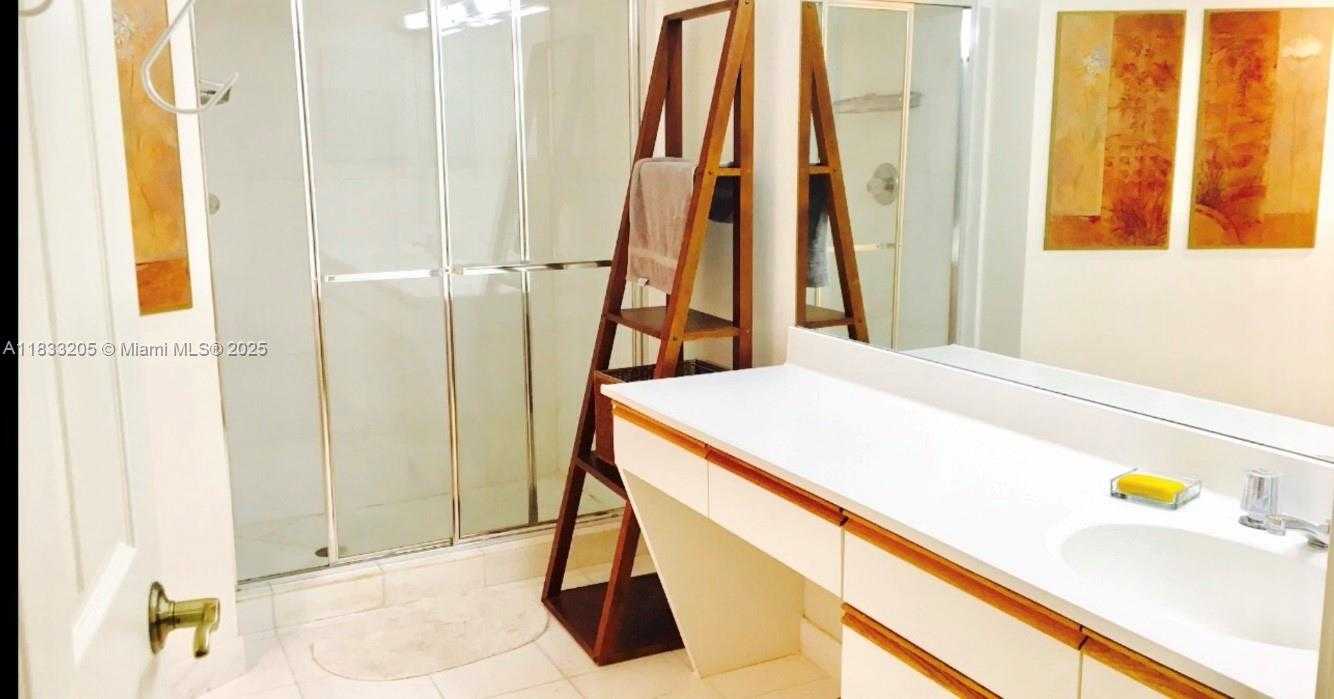 Small Image of 3530 MYSTIC POINTE DR #1208, Aventura Number 4