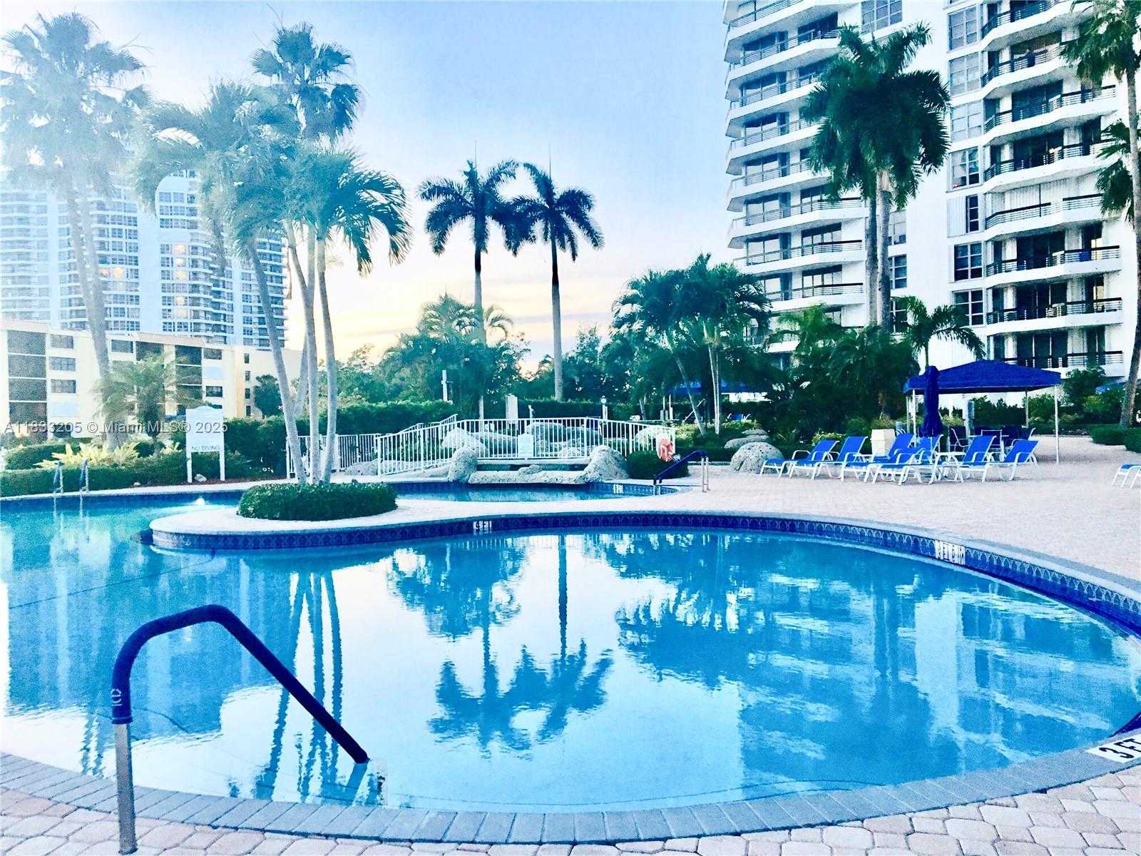 Small Image of 3530 MYSTIC POINTE DR #1208, Aventura Number 5