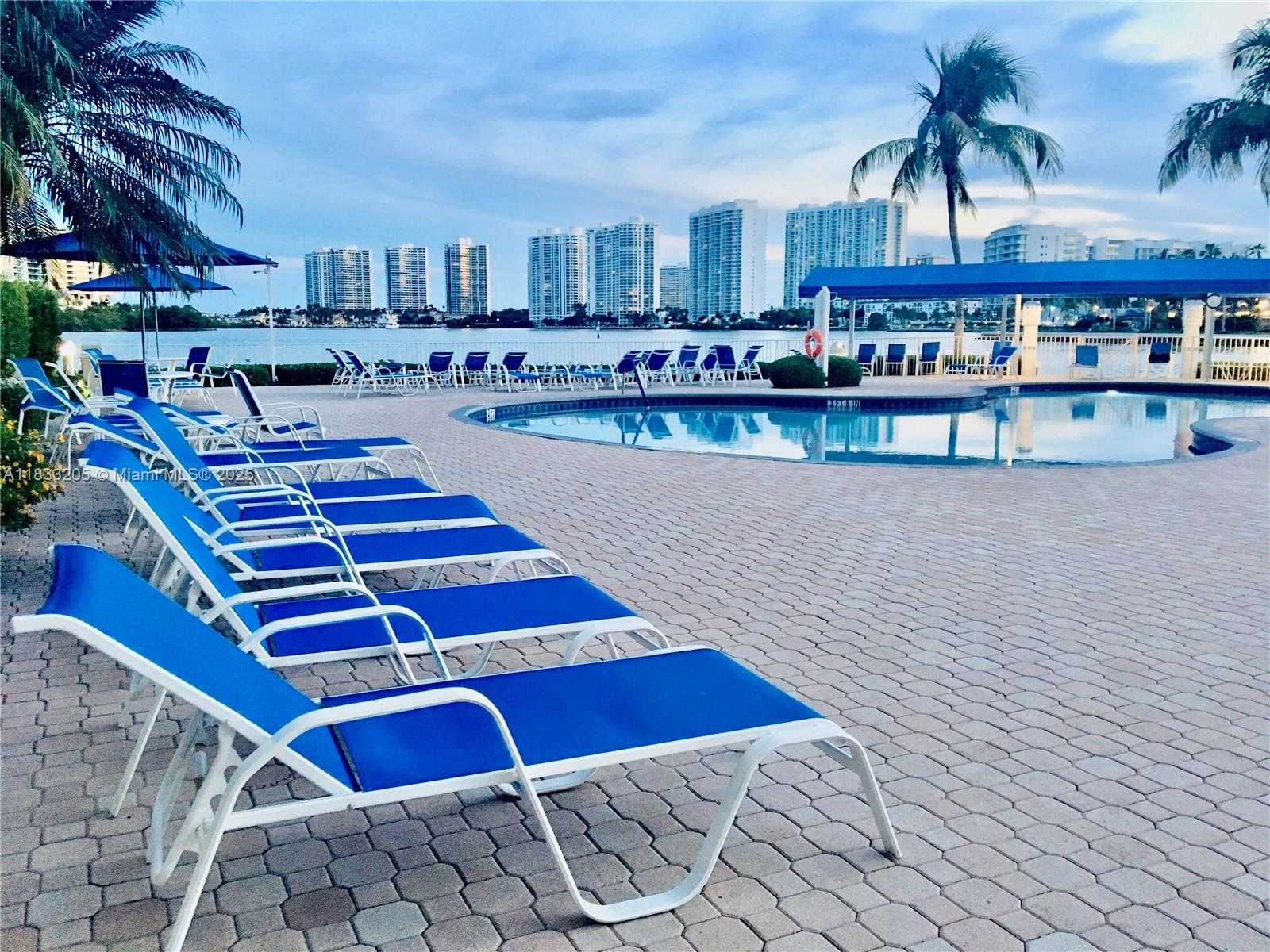 Small Image of 3530 MYSTIC POINTE DR #1208, Aventura Number 6