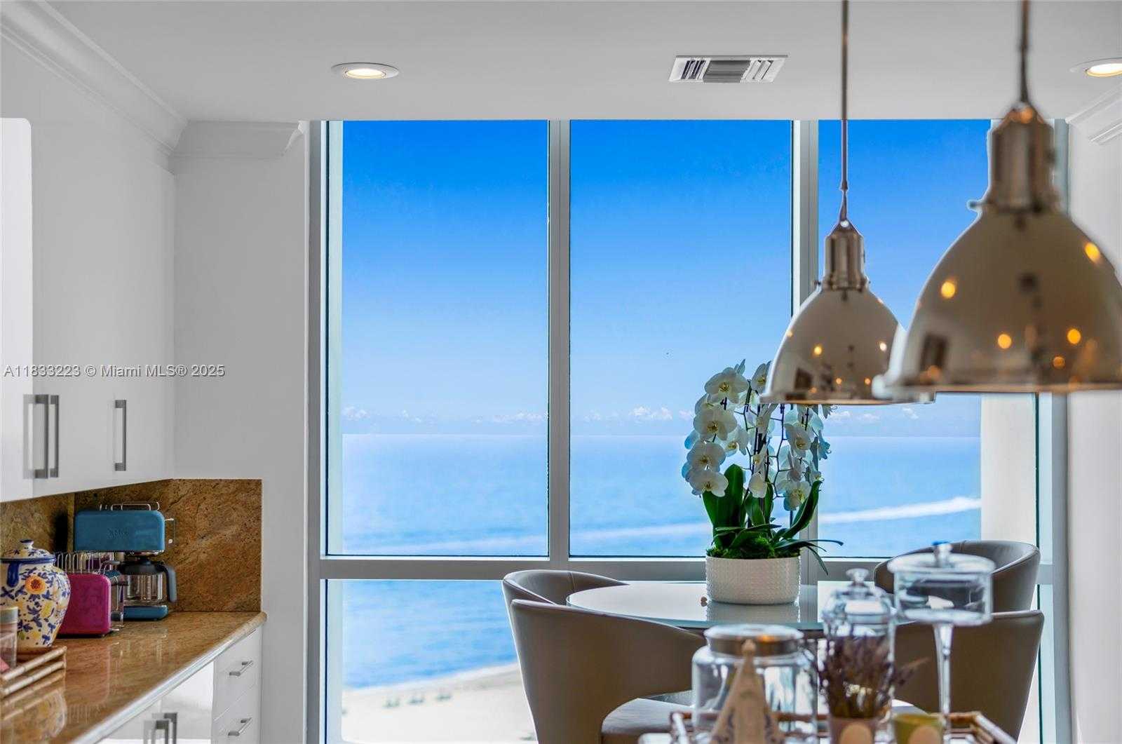 Small Image of 5959 COLLINS AVE #1404, Miami Beach Number 12