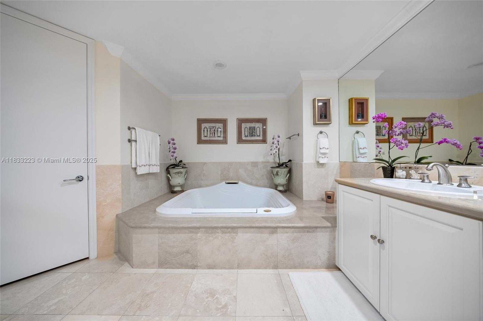 Small Image of 5959 COLLINS AVE #1404, Miami Beach Number 26