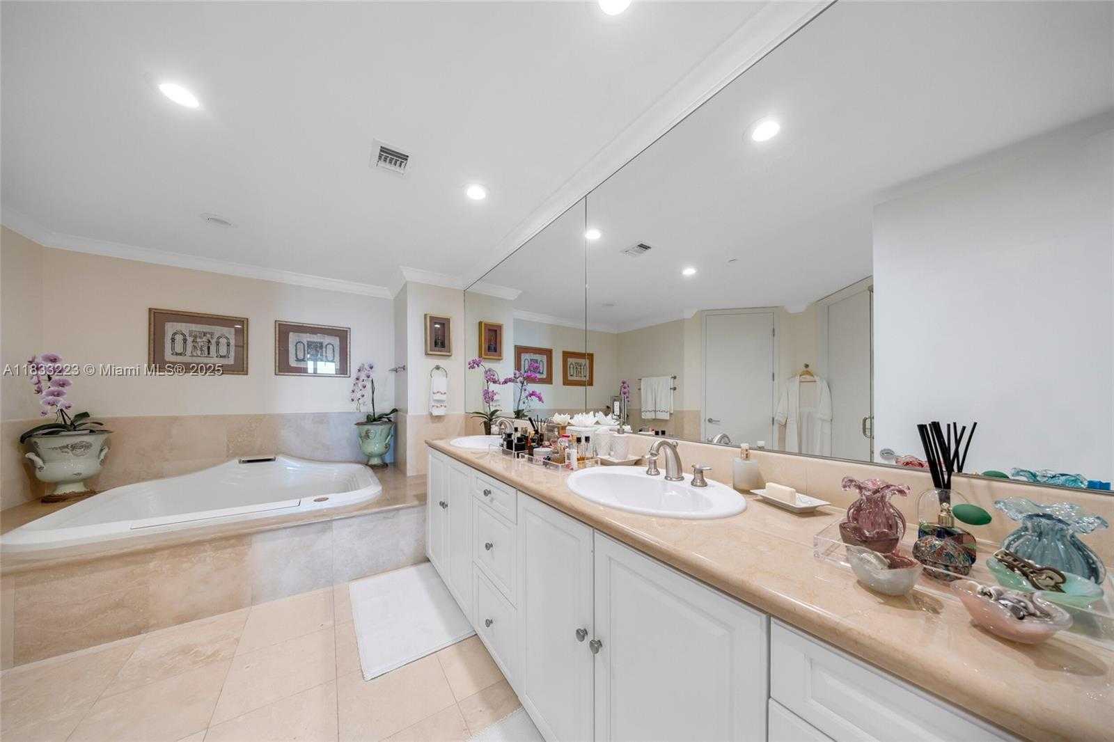 Small Image of 5959 COLLINS AVE #1404, Miami Beach Number 36