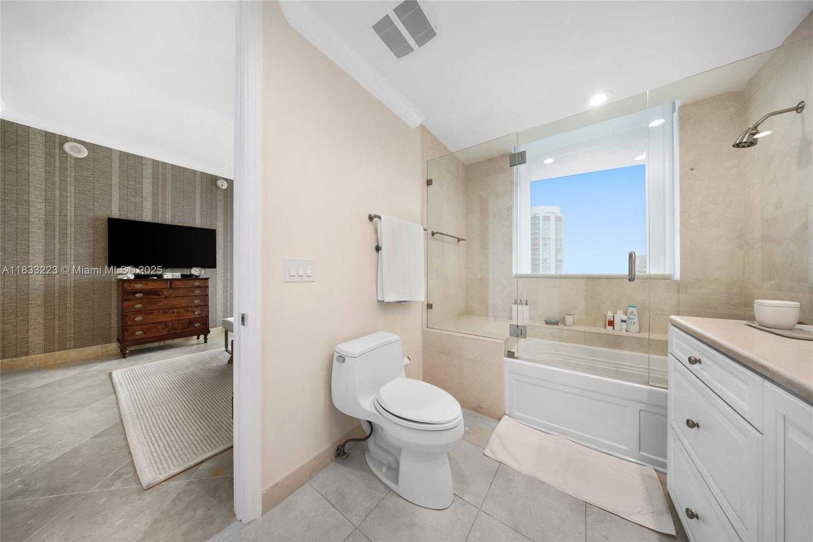 Small Image of 5959 COLLINS AVE #1404, Miami Beach Number 40