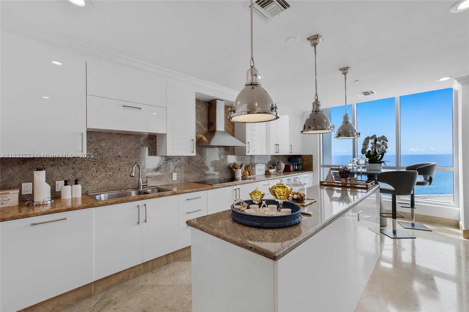 Small Image of 5959 COLLINS AVE #1404, Miami Beach Number 6