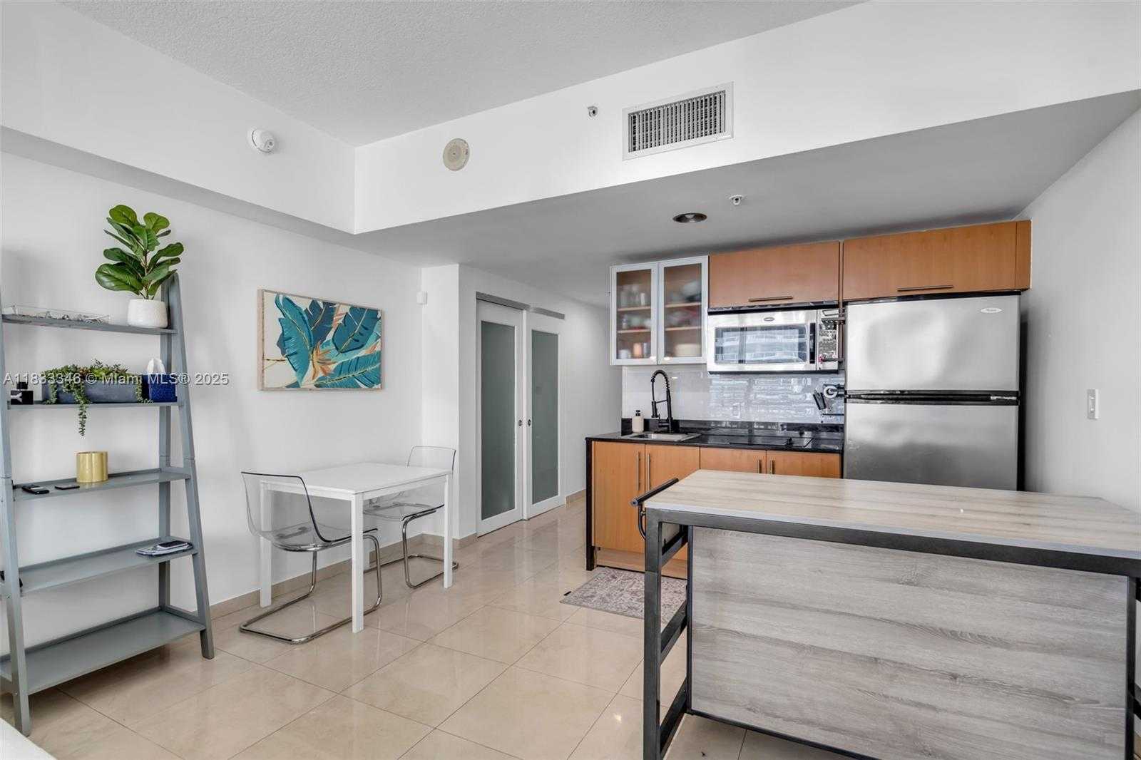 Small Image of 1750 NORTH BAYSHORE DR #1204, Miami Number 4