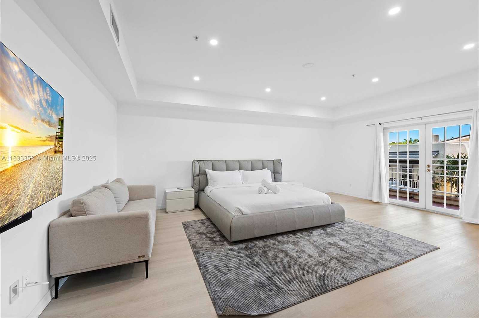 Small Image of 1415 SUNSET HARBOUR DR #204, Miami Beach Number 12
