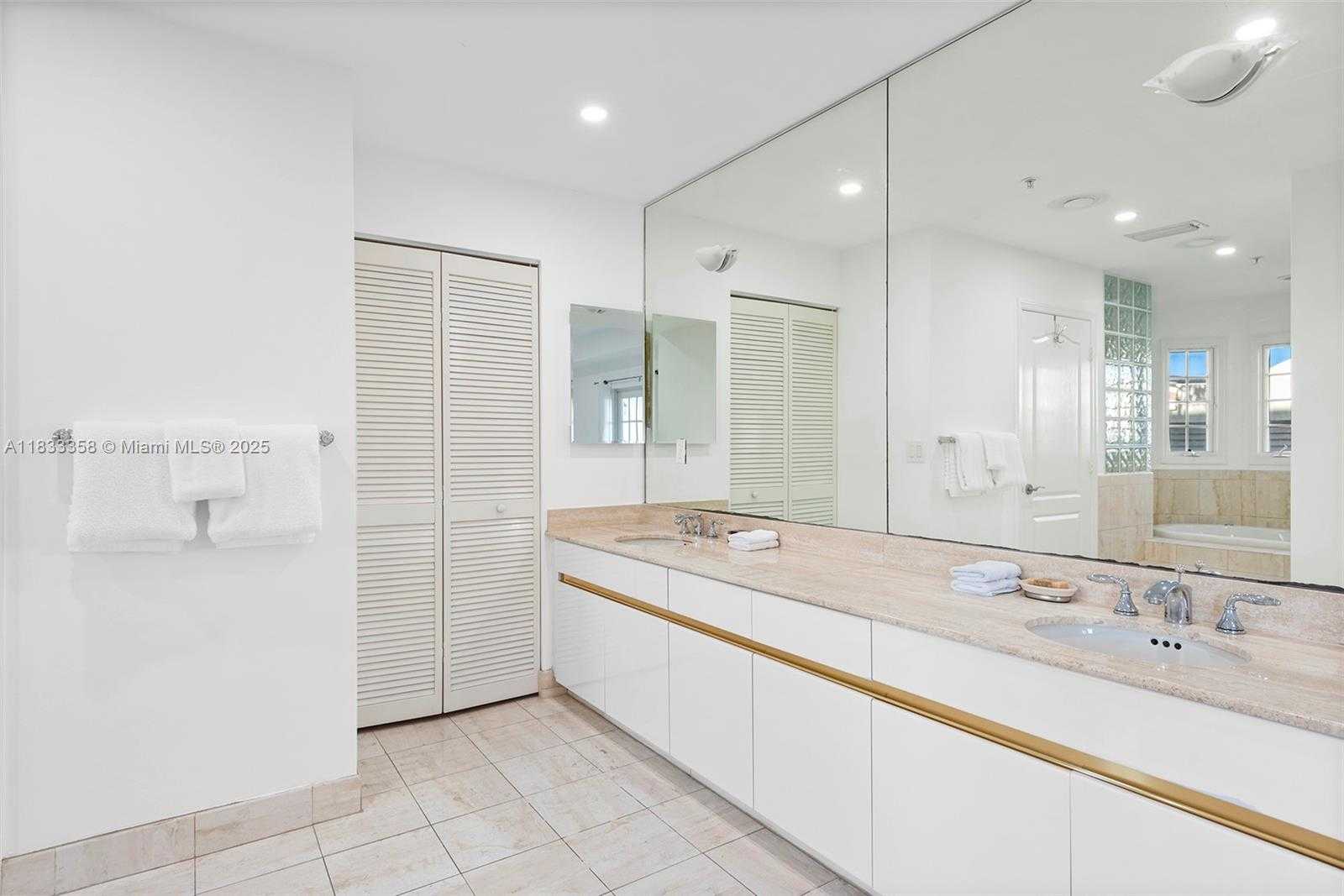 Small Image of 1415 SUNSET HARBOUR DR #204, Miami Beach Number 17