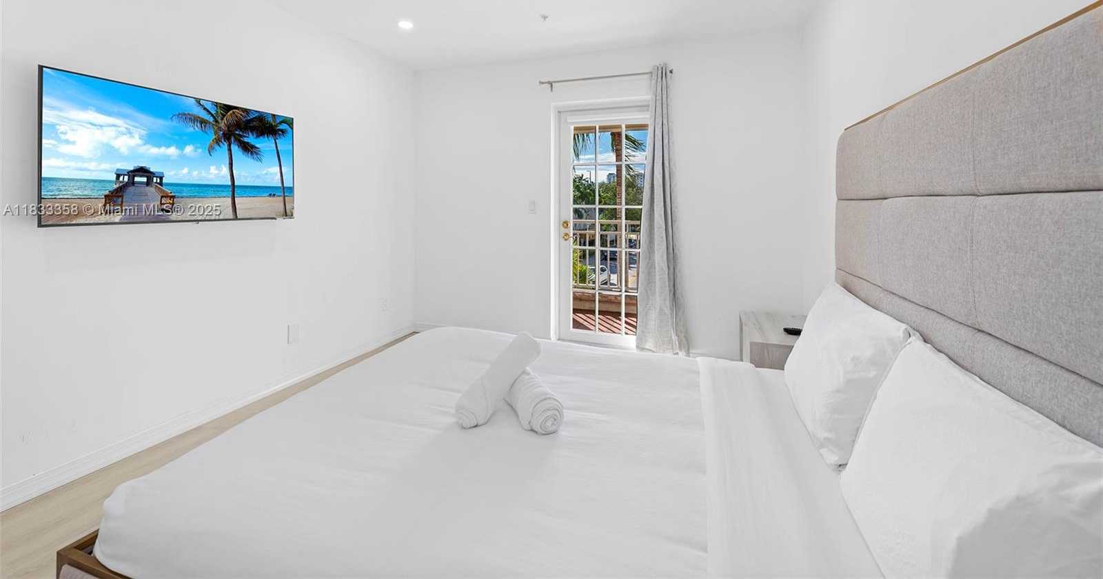 Small Image of 1415 SUNSET HARBOUR DR #204, Miami Beach Number 4