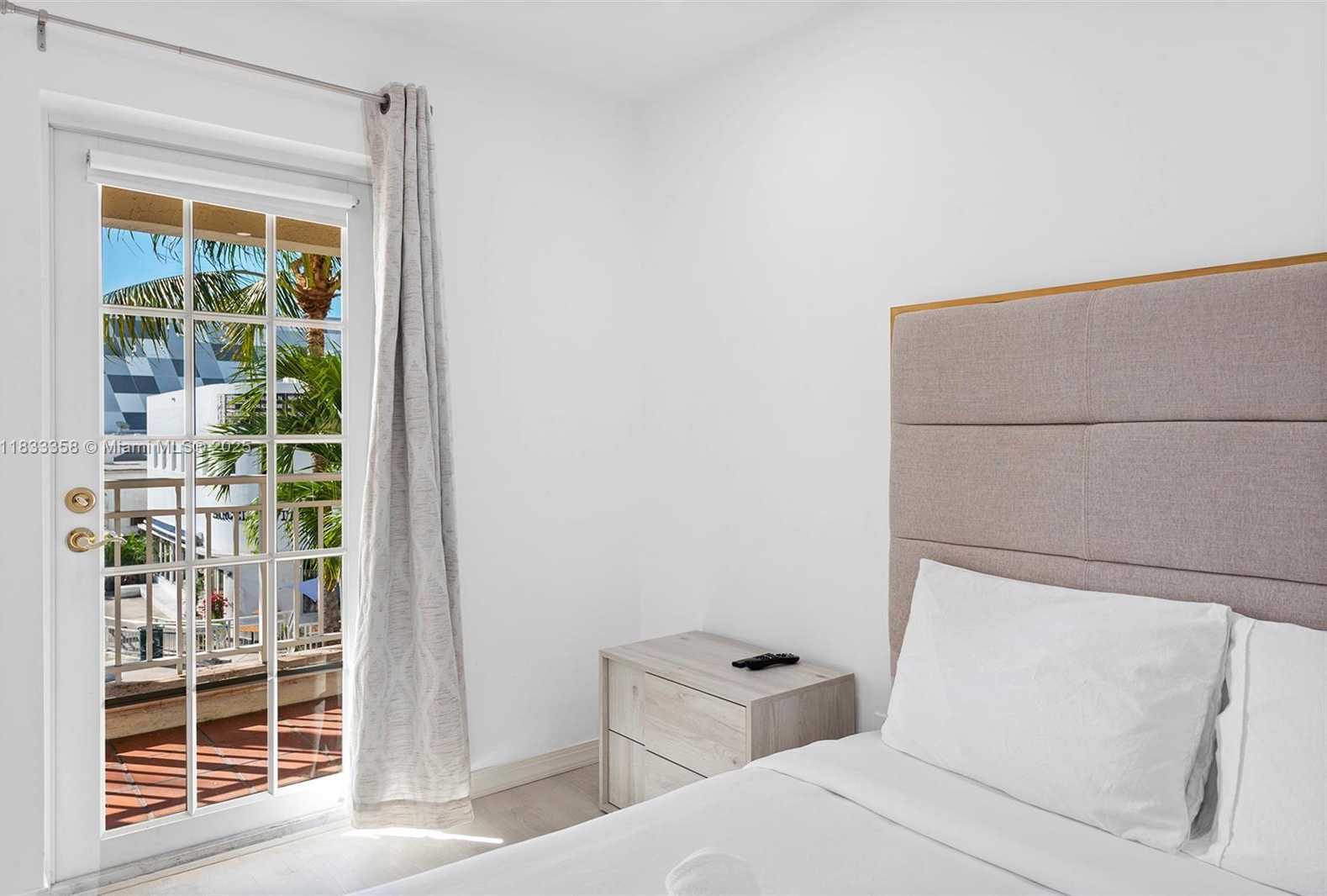 Small Image of 1415 SUNSET HARBOUR DR #204, Miami Beach Number 5