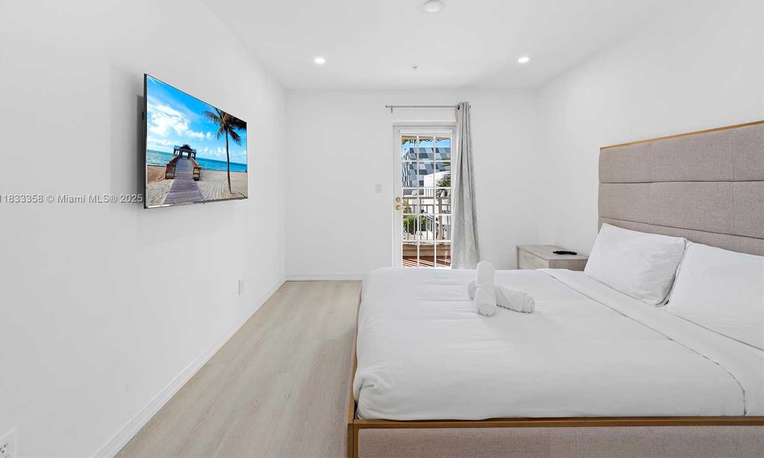 Small Image of 1415 SUNSET HARBOUR DR #204, Miami Beach Number 6