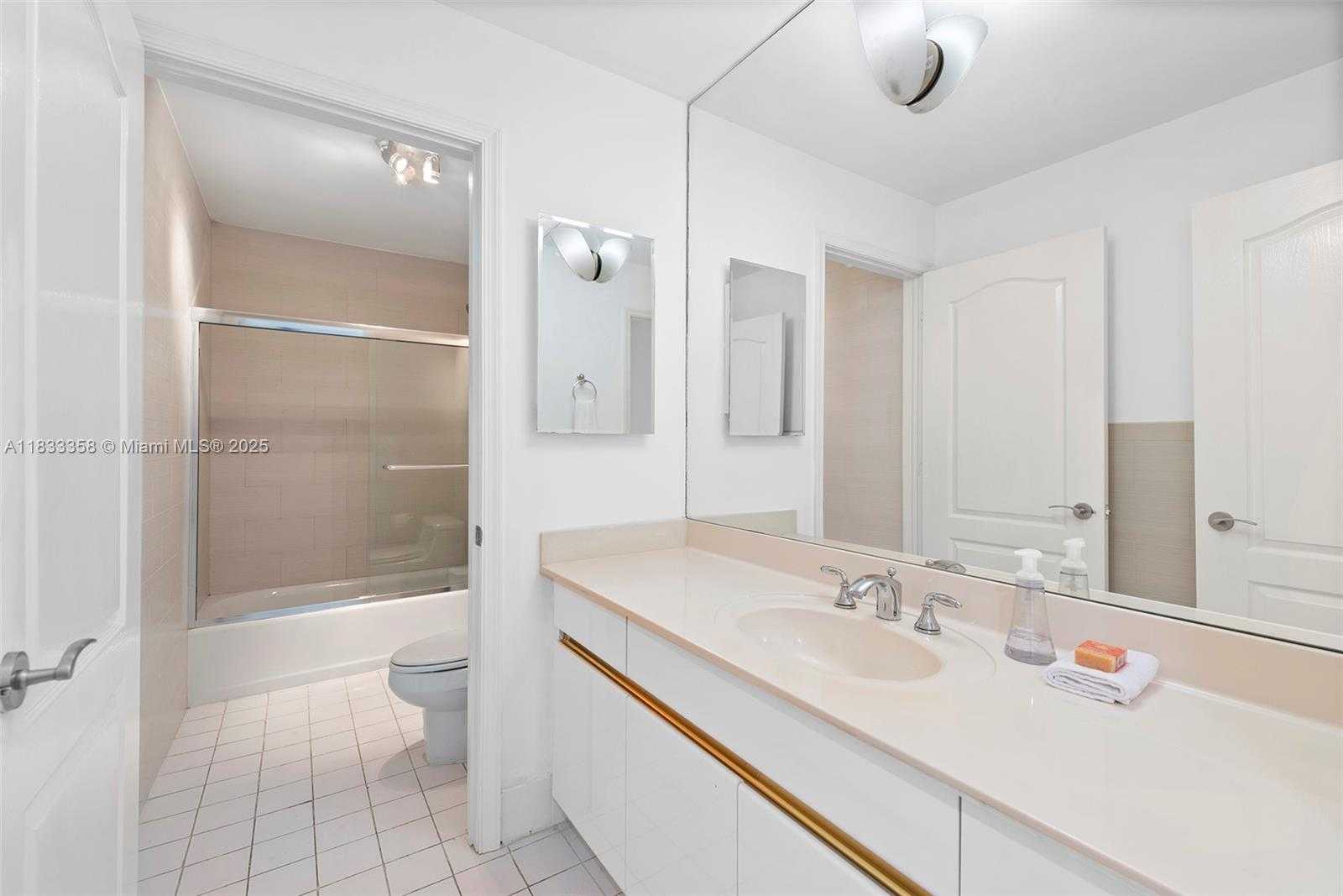 Small Image of 1415 SUNSET HARBOUR DR #204, Miami Beach Number 7