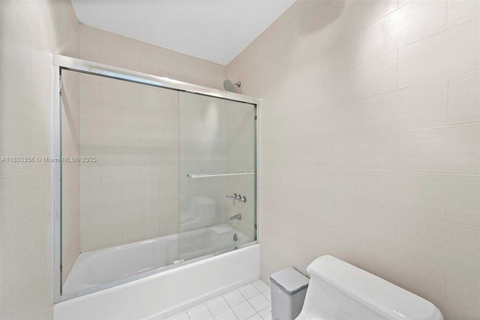 Small Image of 1415 SUNSET HARBOUR DR #204, Miami Beach Number 8