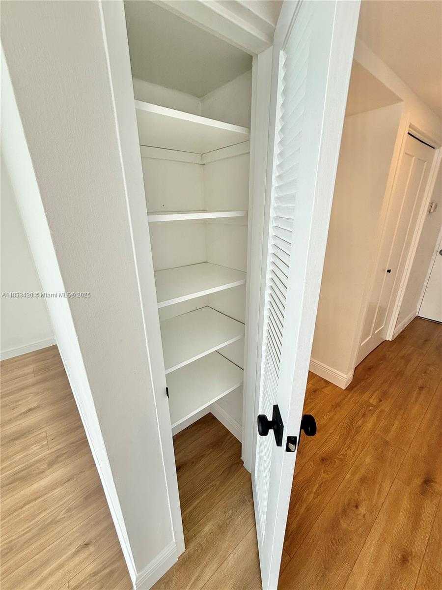 Small Image of 1000 WEST AVE #520, Miami Beach Number 16