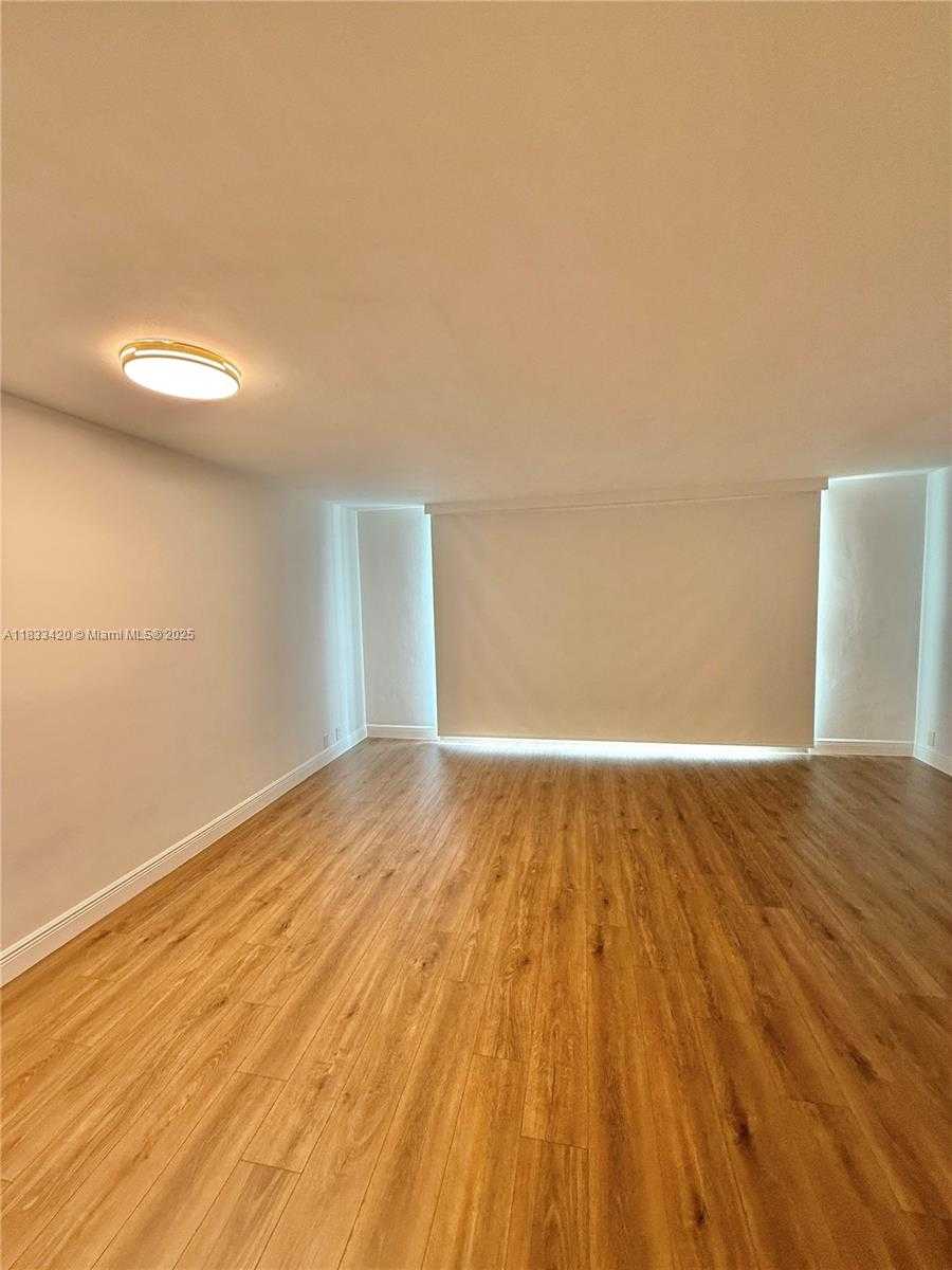 Small Image of 1000 WEST AVE #520, Miami Beach Number 20