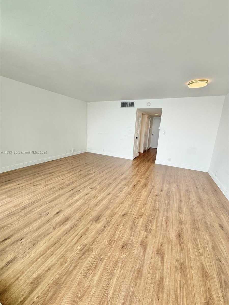 Small Image of 1000 WEST AVE #520, Miami Beach Number 9