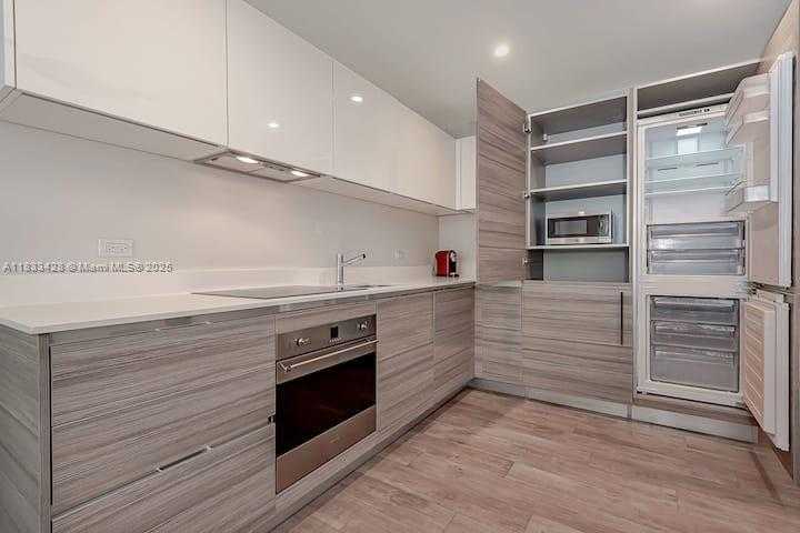 Small Image of 777 NORTH OCEAN DR #N401, Hollywood Number 5