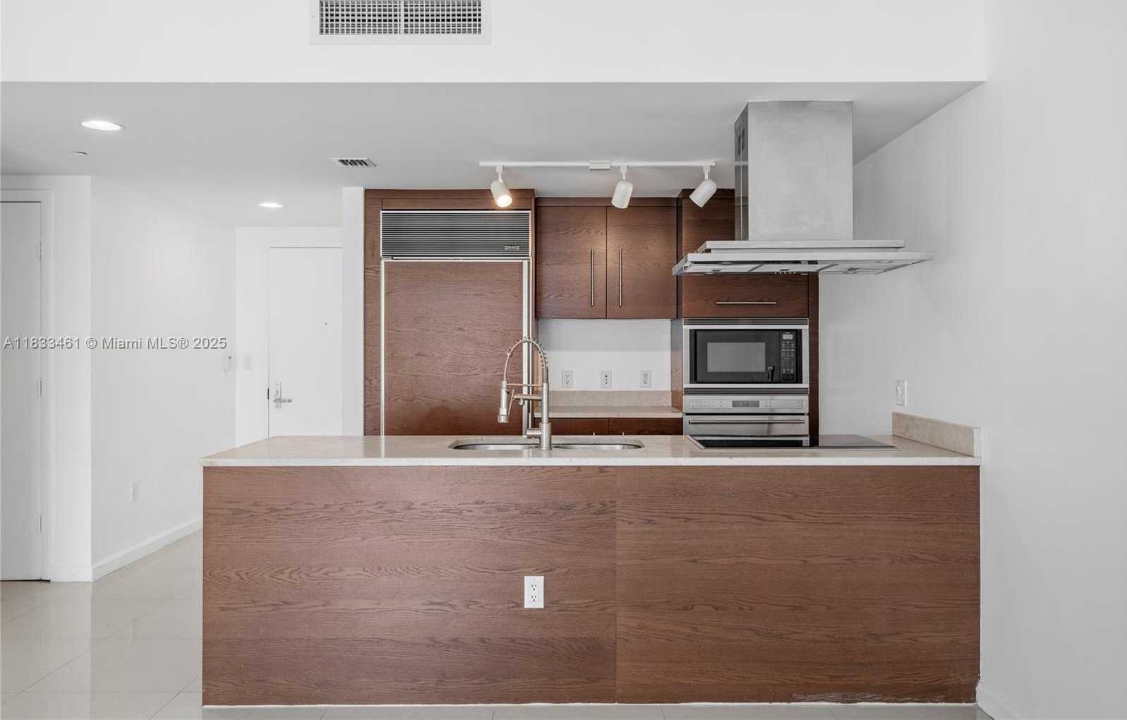 Small Image of 495 BRICKELL AVE #2607, Miami Number 11