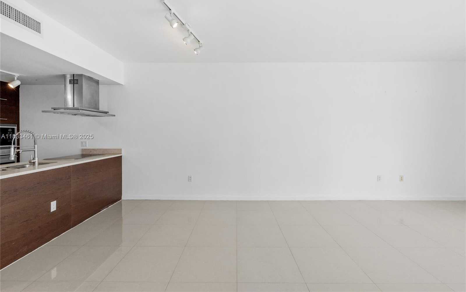 Small Image of 495 BRICKELL AVE #2607, Miami Number 18