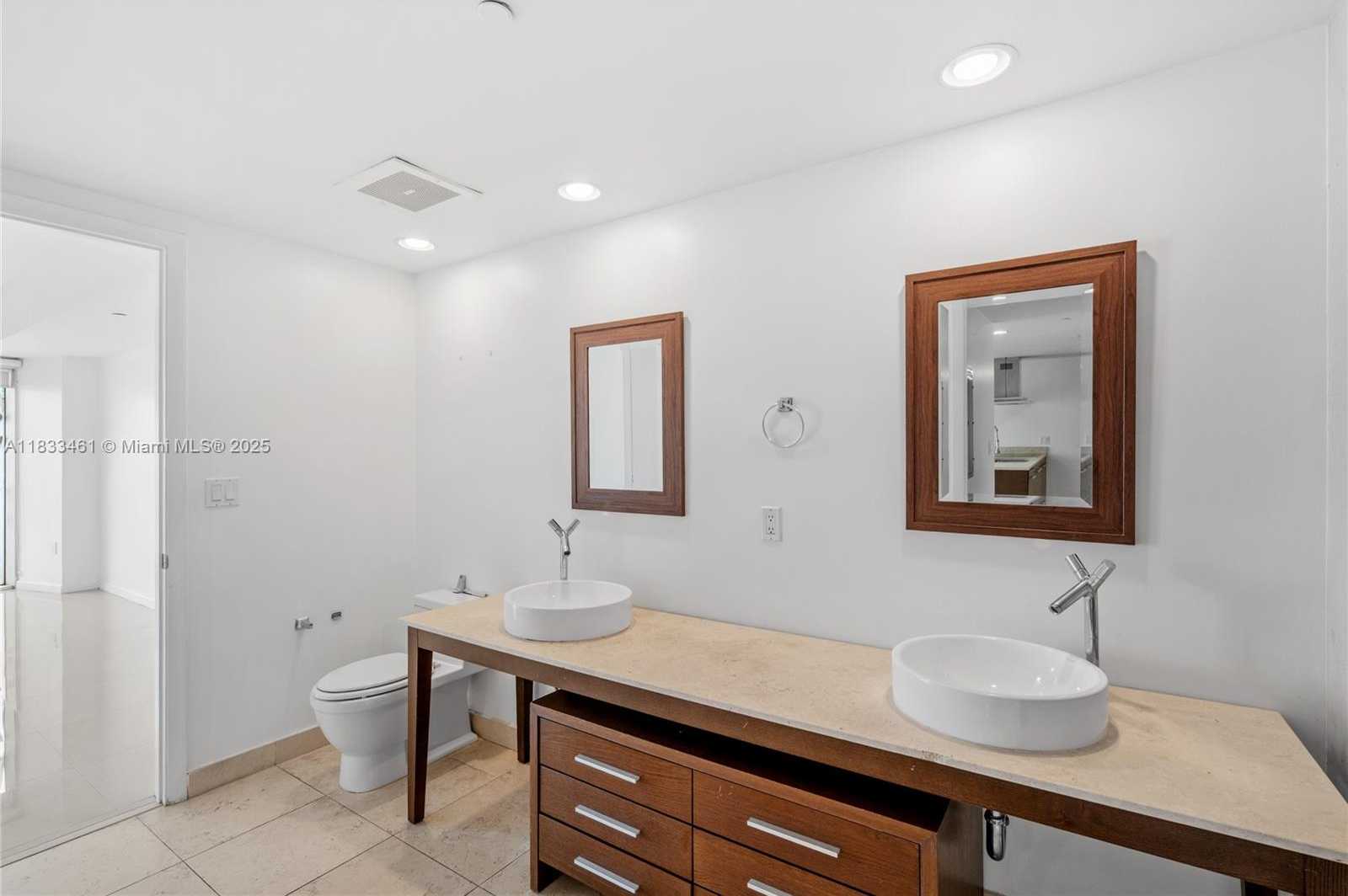 Small Image of 495 BRICKELL AVE #2607, Miami Number 28