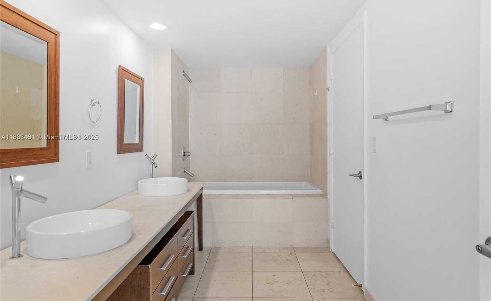 Small Image of 495 BRICKELL AVE #2607, Miami Number 29