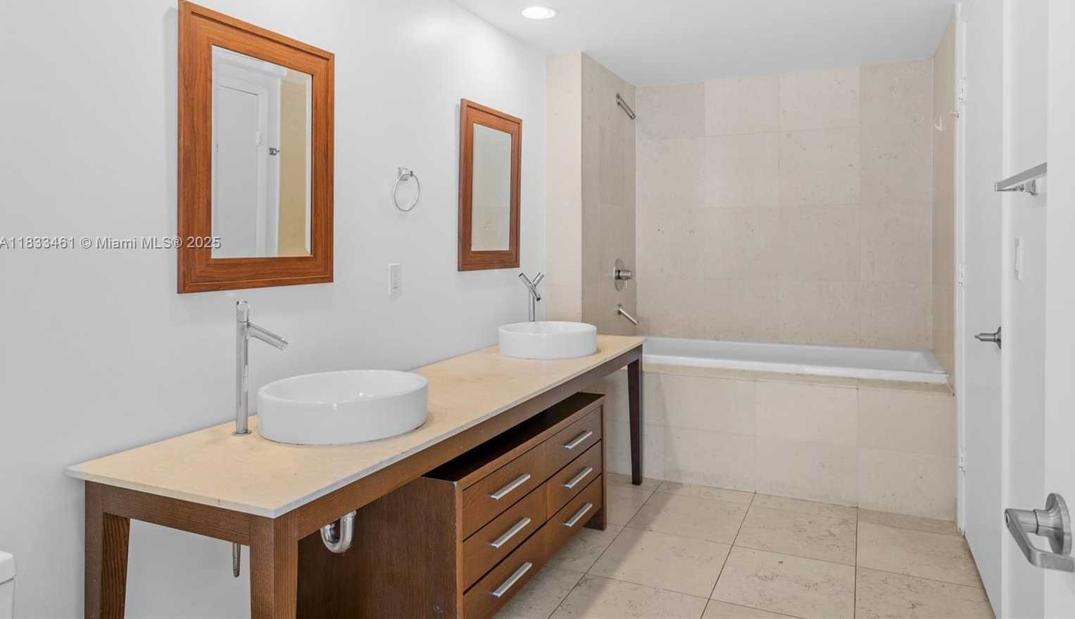 Small Image of 495 BRICKELL AVE #2607, Miami Number 31