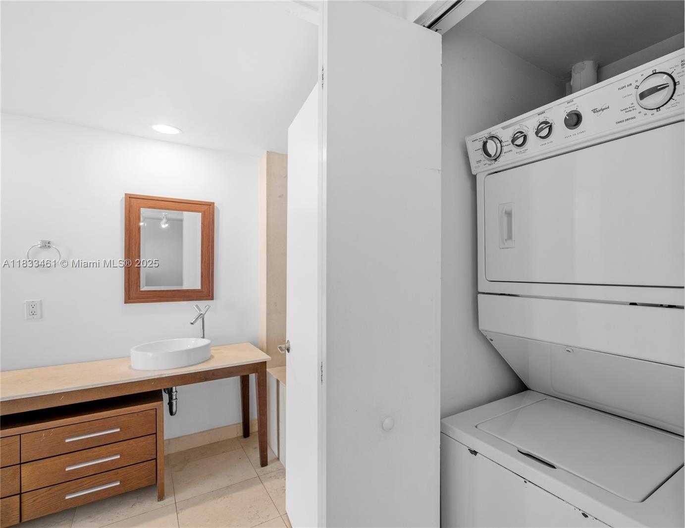 Small Image of 495 BRICKELL AVE #2607, Miami Number 32