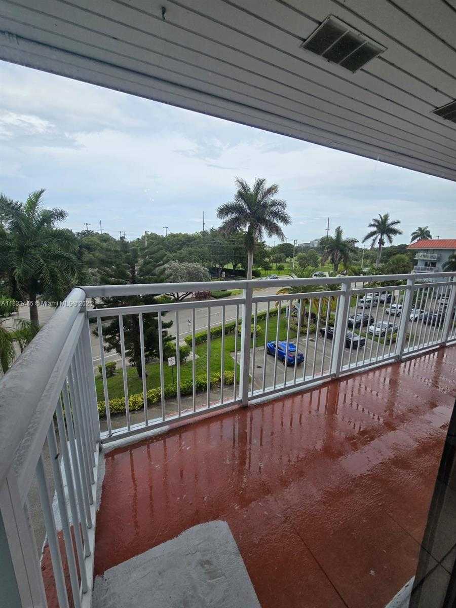 Small Image of 405 SOUTH PINE ISLAND RD #401D, Plantation Number 11