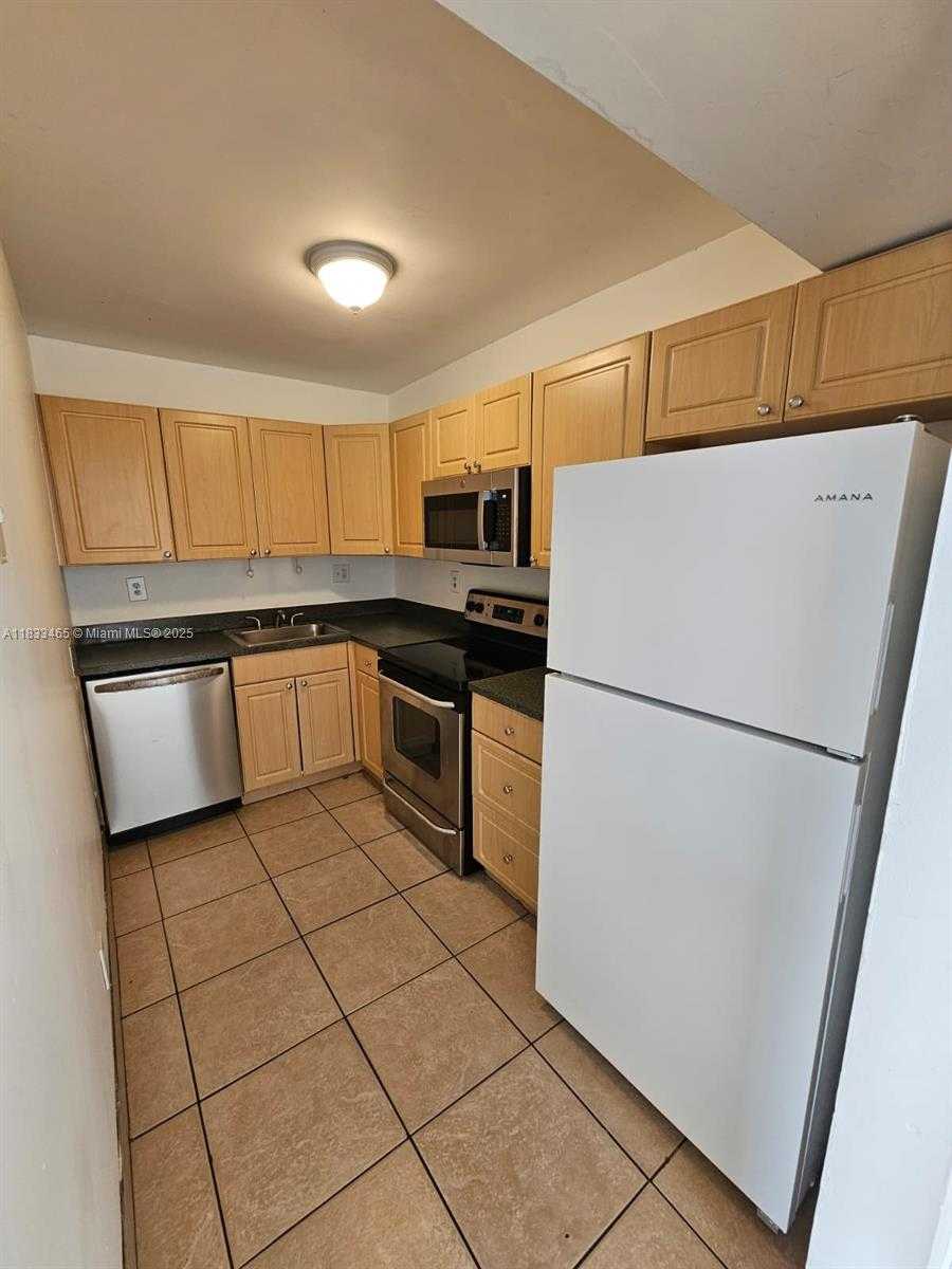 Small Image of 405 SOUTH PINE ISLAND RD #401D, Plantation Number 17