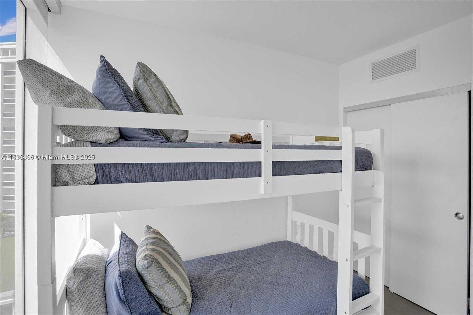 Small Image of 10275 COLLINS AVE #722, Bal Harbour Number 19