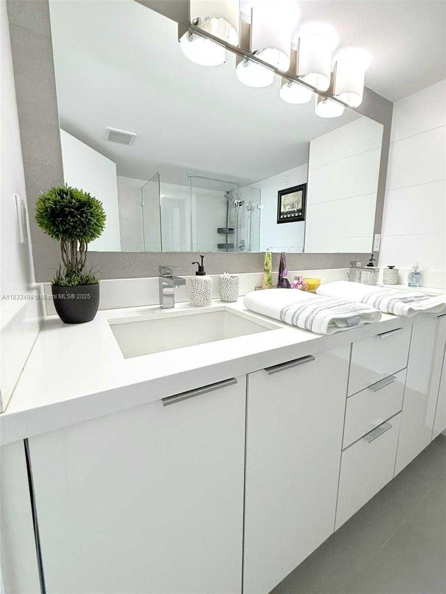 Small Image of 10275 COLLINS AVE #722, Bal Harbour Number 29