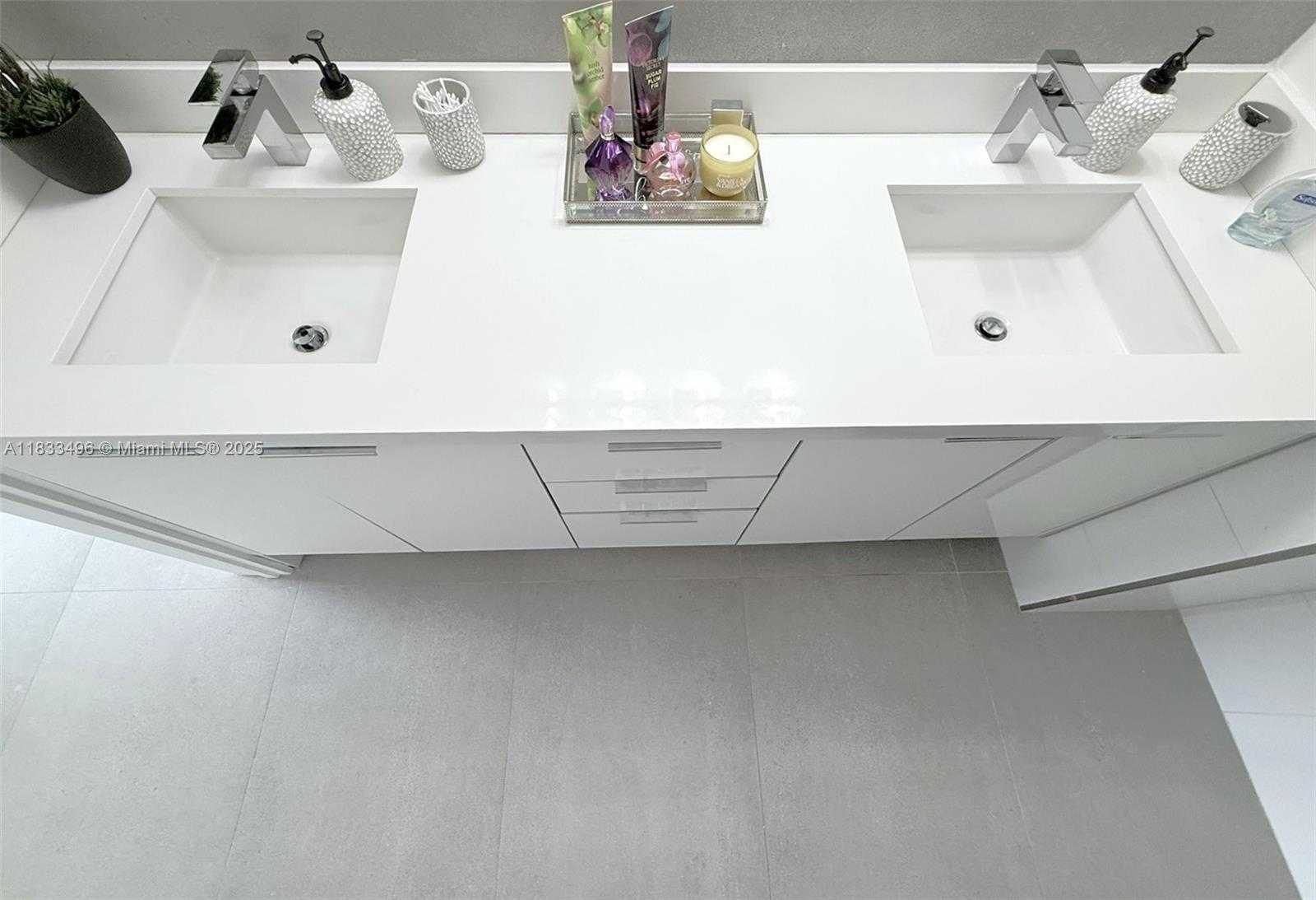 Small Image of 10275 COLLINS AVE #722, Bal Harbour Number 30