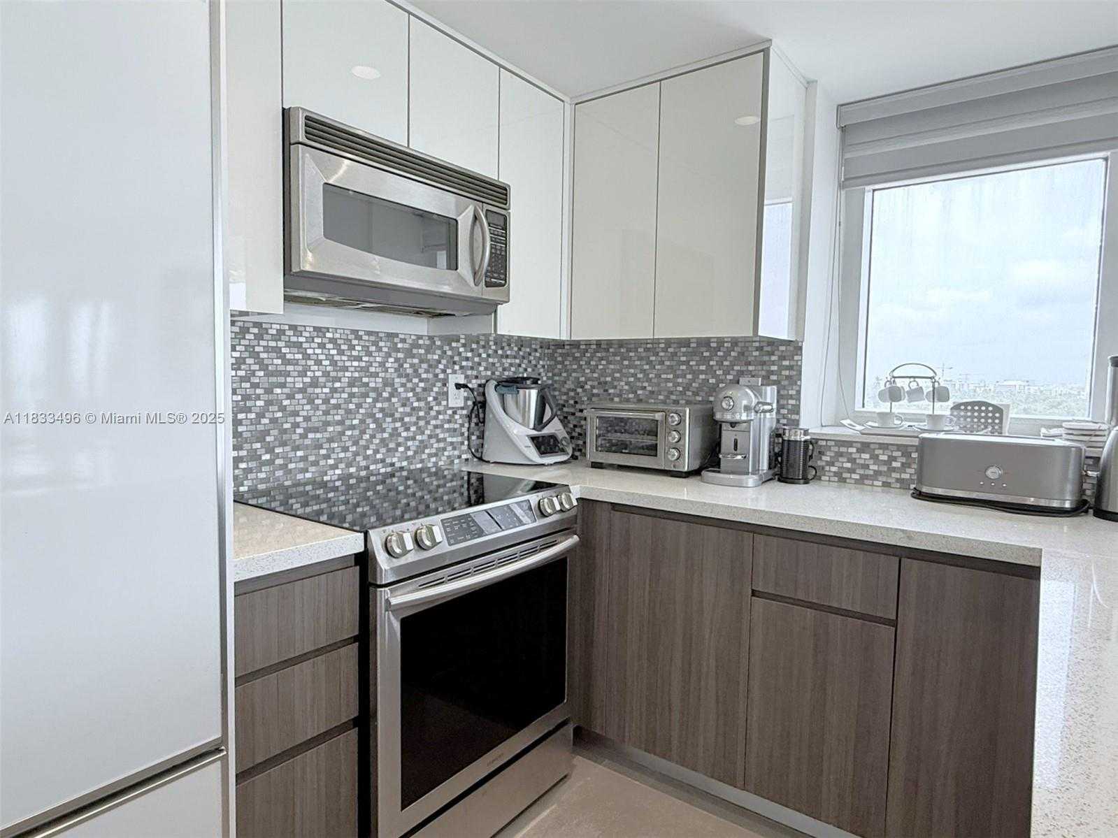 Small Image of 10275 COLLINS AVE #722, Bal Harbour Number 4