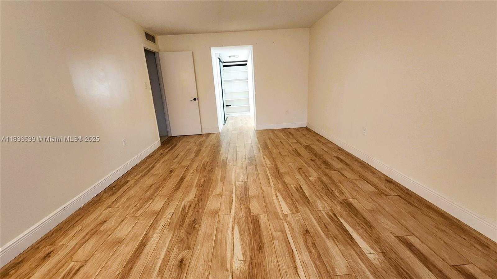 Small Image of 18051 Biscayne Blvd, Aventura, FL 33160, USA Number 13