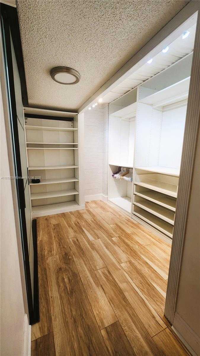 Small Image of 18051 Biscayne Blvd, Aventura, FL 33160, USA Number 14