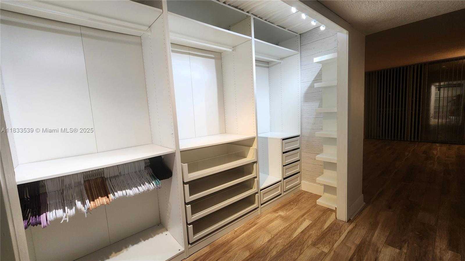 Small Image of 18051 Biscayne Blvd, Aventura, FL 33160, USA Number 15